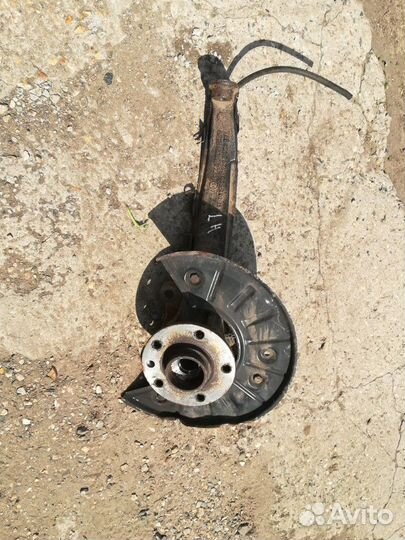 Кулак поворотный передний левый VW touareg 7L