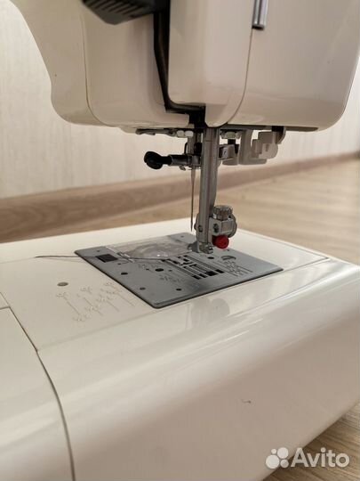 Новая швейная машина Janome Memory Craft 5200