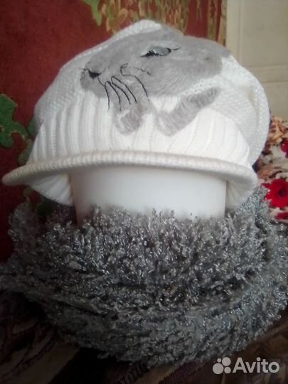 Шапка с шарфом женская