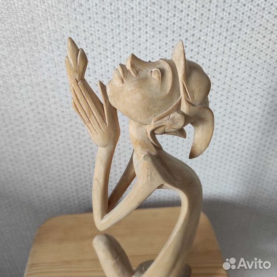 Фигурка из дерева