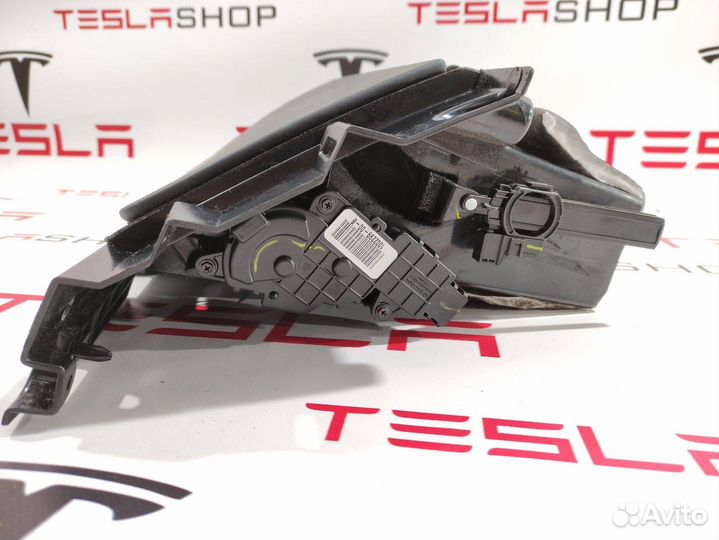 Бардачок Tesla Model X 2016 1003327-01-M