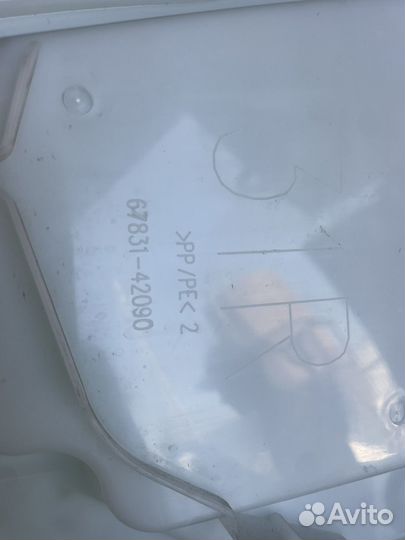 Вставка двери передней правой toyota rav 4 xa50