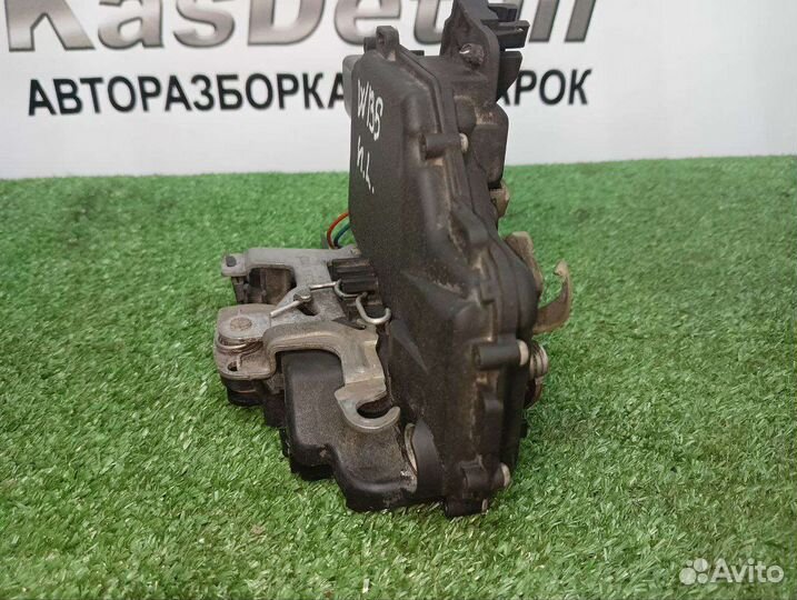 Передний левый замок Volkswagen Passat b5