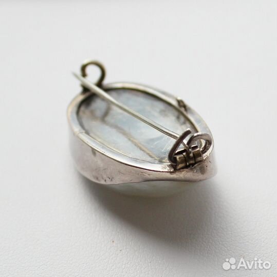 Антикварная серебряная брошь с перламутром
