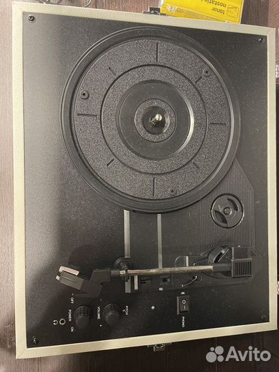 Виниловый проигрыватель crosley