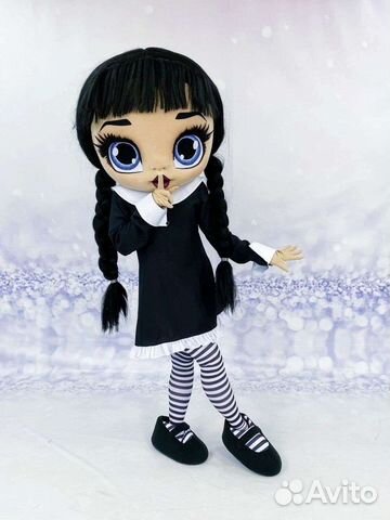 Уэнсдэй (ростовая кукла) на праздник