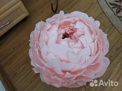 Ростовой цветок из гофрированной креп бумаги