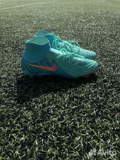 Футбольные бутсы nike