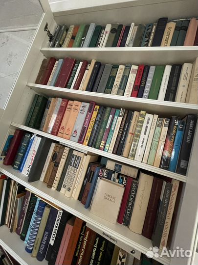 Книги - в библиотеку или школу