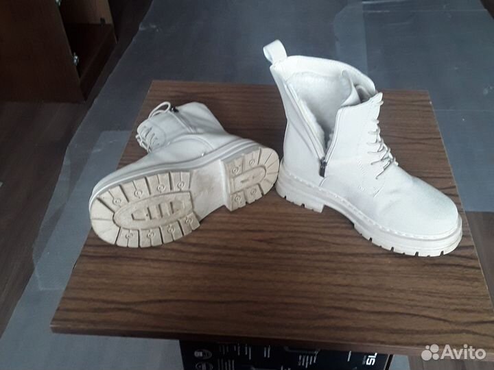 Ботинки женские зимние 38 размера на37,теплые