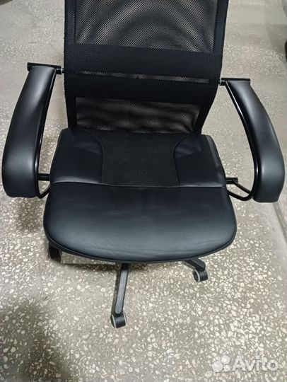 Офисное кресло