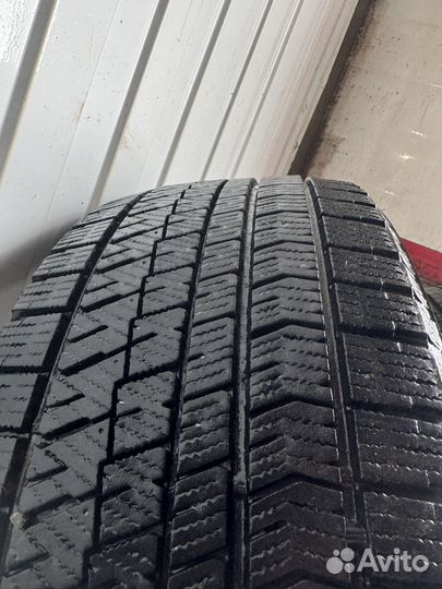 Bridgestone Blizzak Ice 225/50 R17 98T