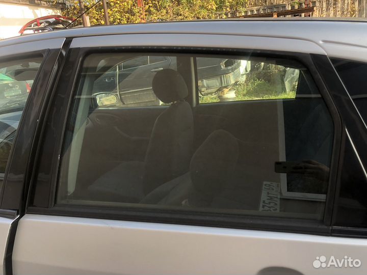 Стекло заднее левое Ford Focus 1