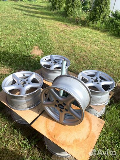 Автомобильные литые диски R15 7Jx15H2 ET35