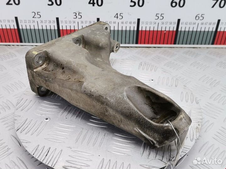 Кронштейн для Maserati Quattroporte 5