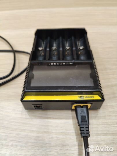 Зарядное устройство Nitecore D4