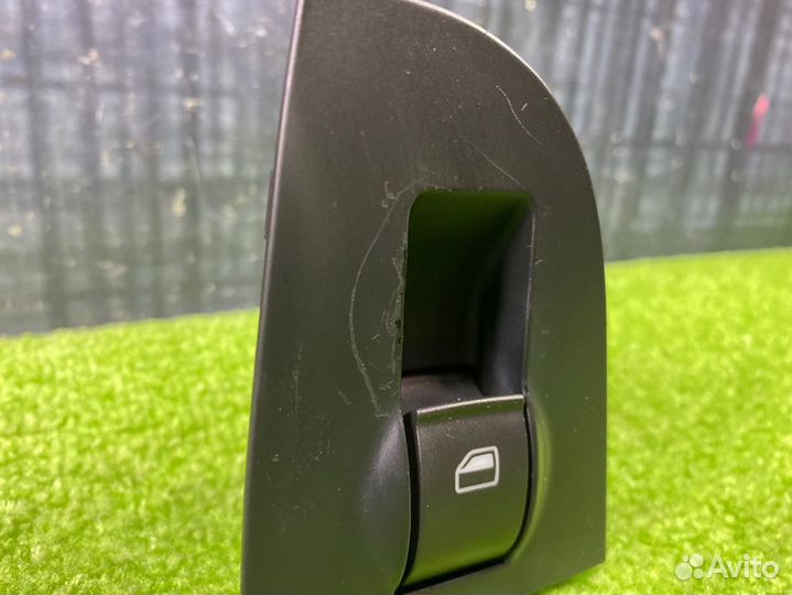 Кнопка стеклоподъемника левая Audi Allroad C5 BES