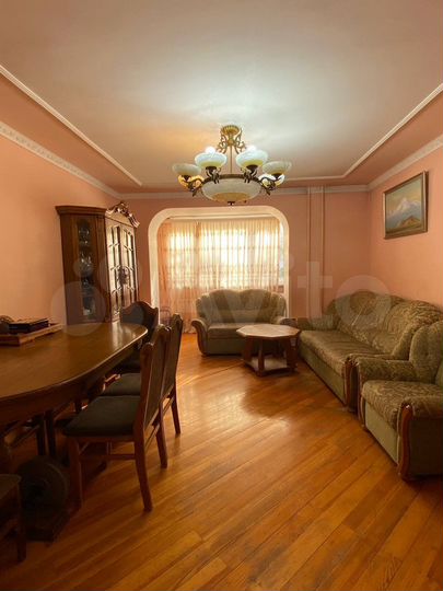 4-к. квартира, 82 м², 4/9 эт.