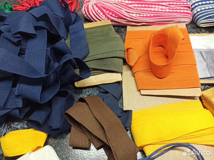 Пакет с разной тесьмой, лентами, бейкой