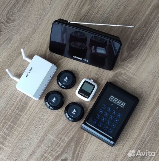 Кнопка вызова официанта, часы, табло, пуль, репите