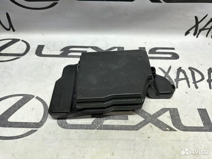 Крышка блока предохранителей Lexus Rx4 Rx200T