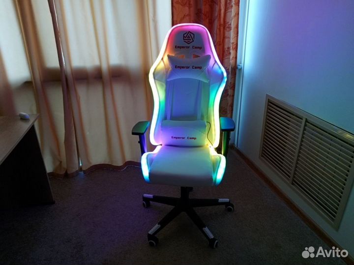 Компьютерное кресло white Emperor camp до 130 кг