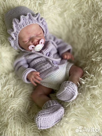 Вязаный комплект для куклы реборн