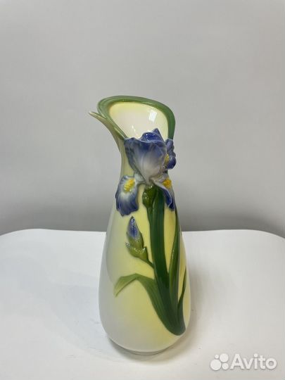Ваза с ирисами, винтаж