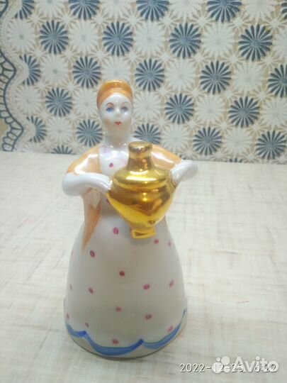 Девушка с самоваром. Дулево. Фарфор,2с