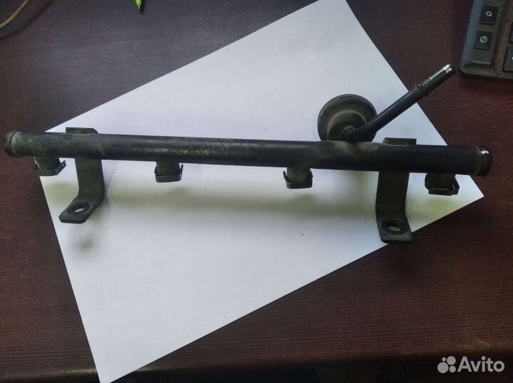 Топливная рампа форсунок Волга 31105 Крайслер 2.4