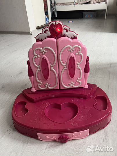 Детский столик с зеркалом