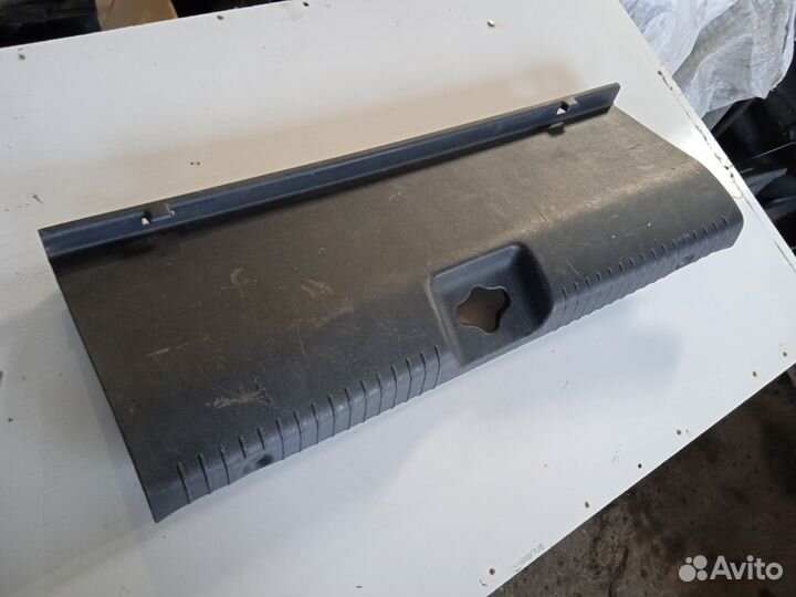 Накладка замка багажника Hyundai Solaris 1