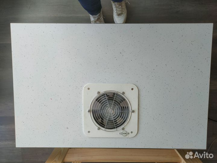 Маникюрный стол