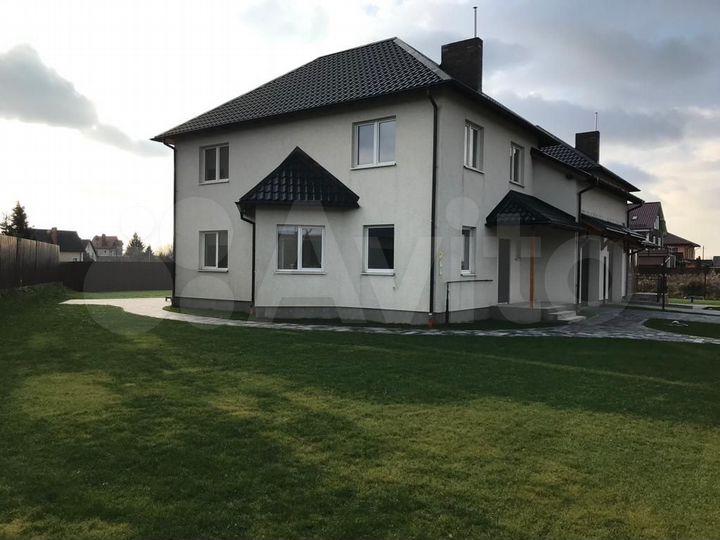 Таунхаус 196 м² на участке 7 сот.