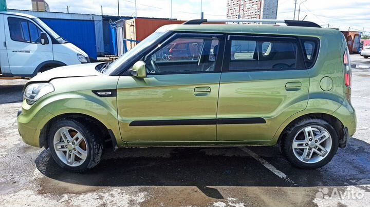 Опора двигателя правая KIA Soul 218102X400