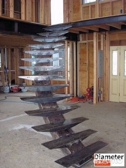 Привлекательная лестница с площадкой