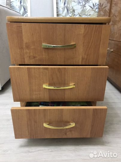 Полка настенная 2 шт тумба выкатная 1 шт