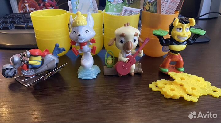 Игрушки из Kinder Maxi