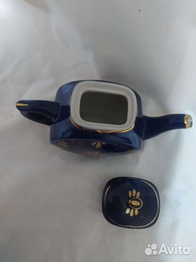 Фарфоровый чайник. ссср. 1960. Гжель