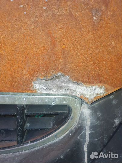 Капот на Hyundai Accent