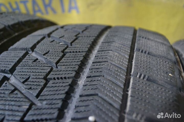 Bridgestone Blizzak VRX 215/50 R17