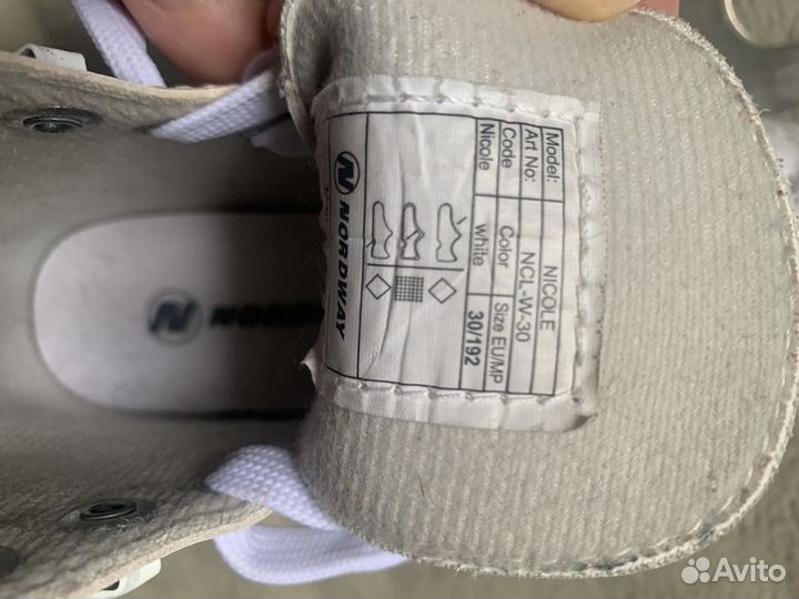 Коньки фигурные 30 р и 32 р. По 500 пара