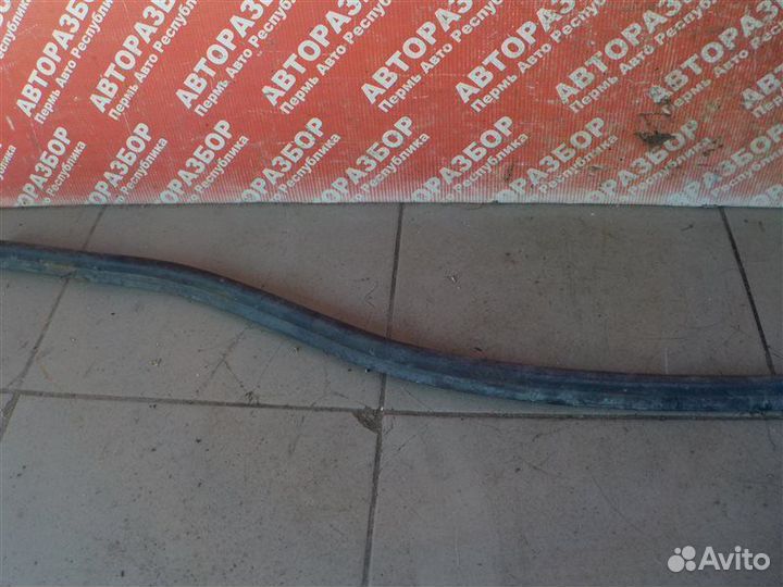 Уплотнитель капота LADA Largus R90 VAZ-21129 2019