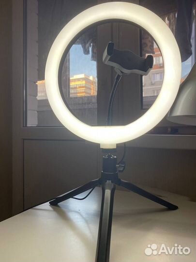 Кольцевая лампа со штативом