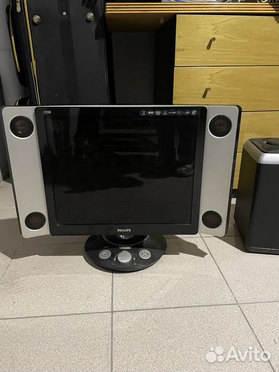 Монитор и колонка philips