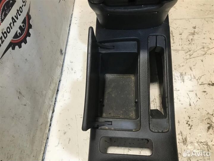 Консоль Toyota Avensis II T250