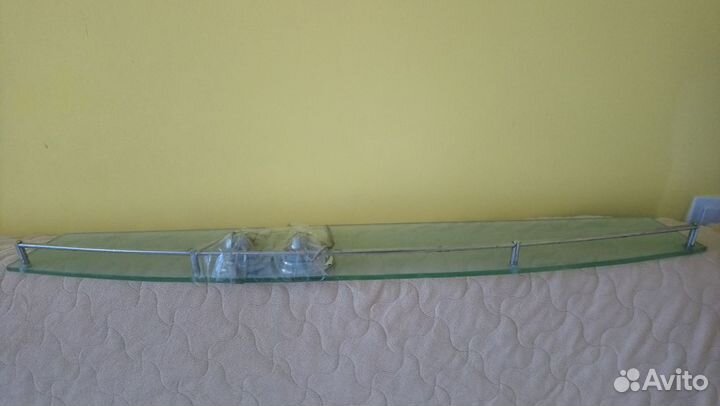 Стеклянная полочка в ванную