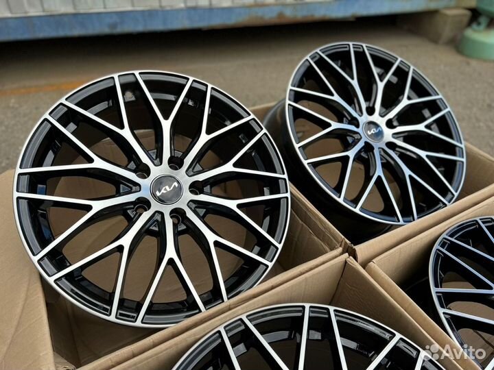 Комплект новых литых дисков R18 на Kia Sportage
