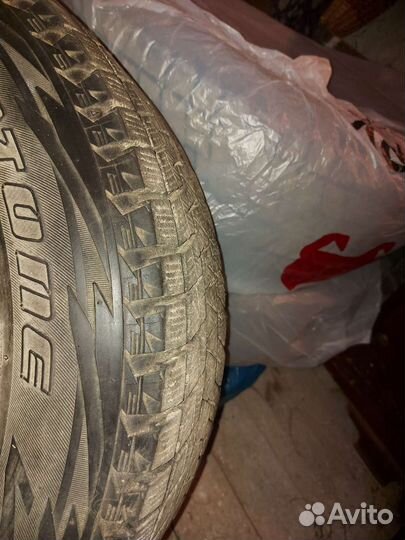 Bridgestone Blizzak DM-V1 215/70 R16