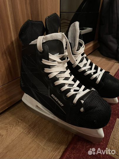 Коньки хоккейные